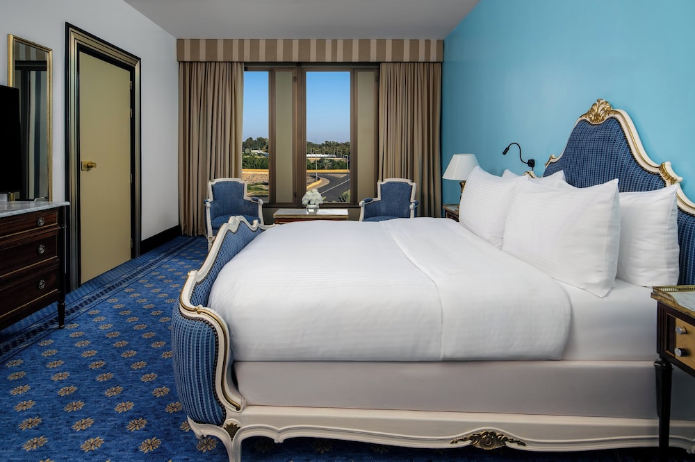 Classic Room, 1 Queen Bed, Smoking - Photo 1