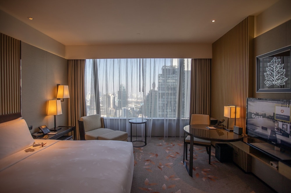 Deluxe Room, 1 King Bed photo 2