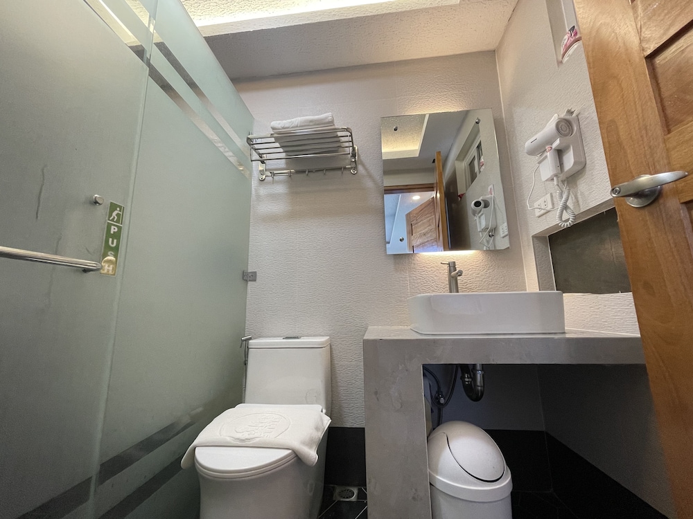 Deluxe Room - Photo 5