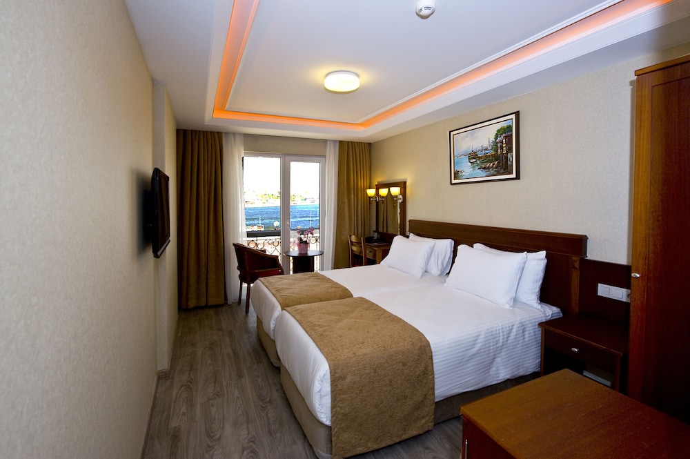 Standard Double or Twin Room, Non Smoking, Sea View photo 3