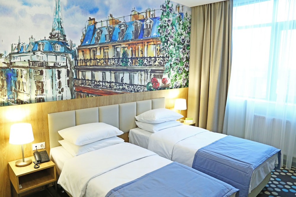 Classic Twin Room, 2 Twin Beds, Microwave, City View photo 3