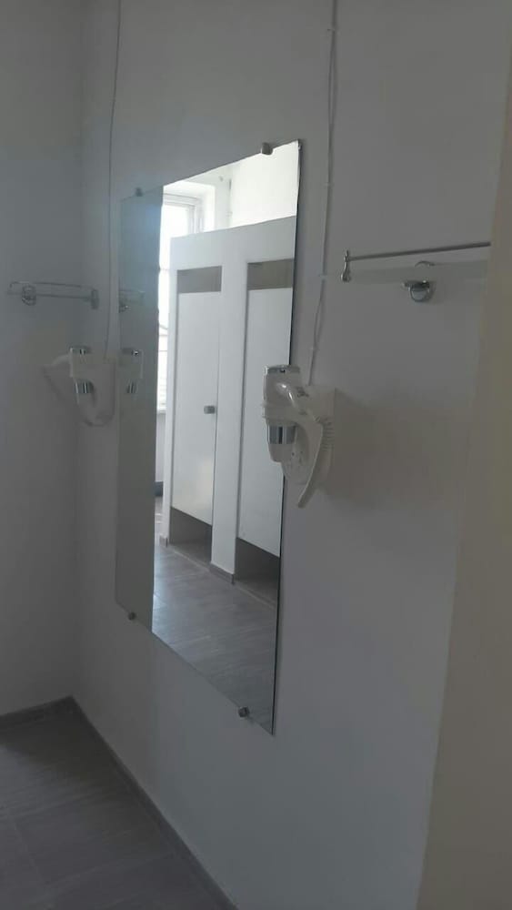 Basic Double or Twin Room, Shared Bathroom photo 3