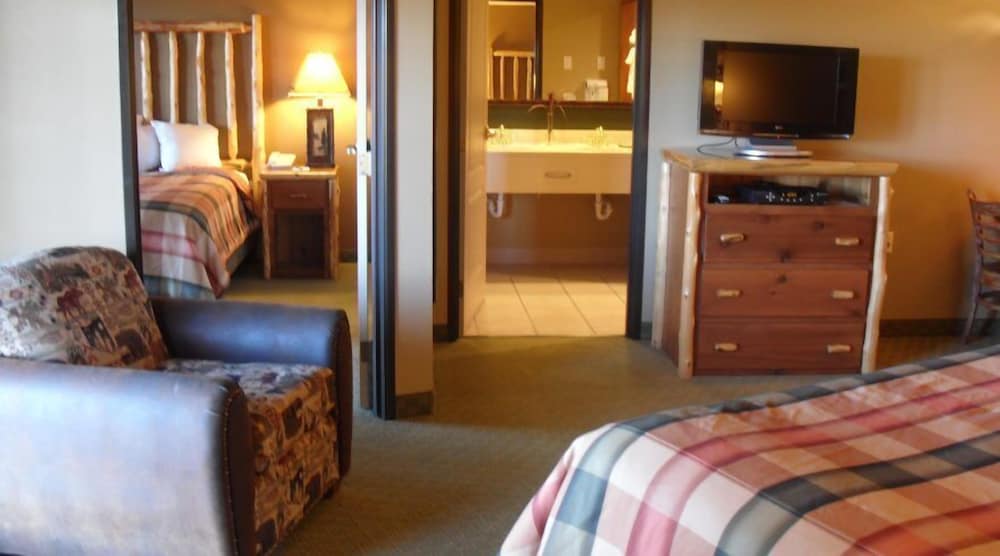 Deluxe Room, 1 King Bed with Sofa bed, Lake View photo 3