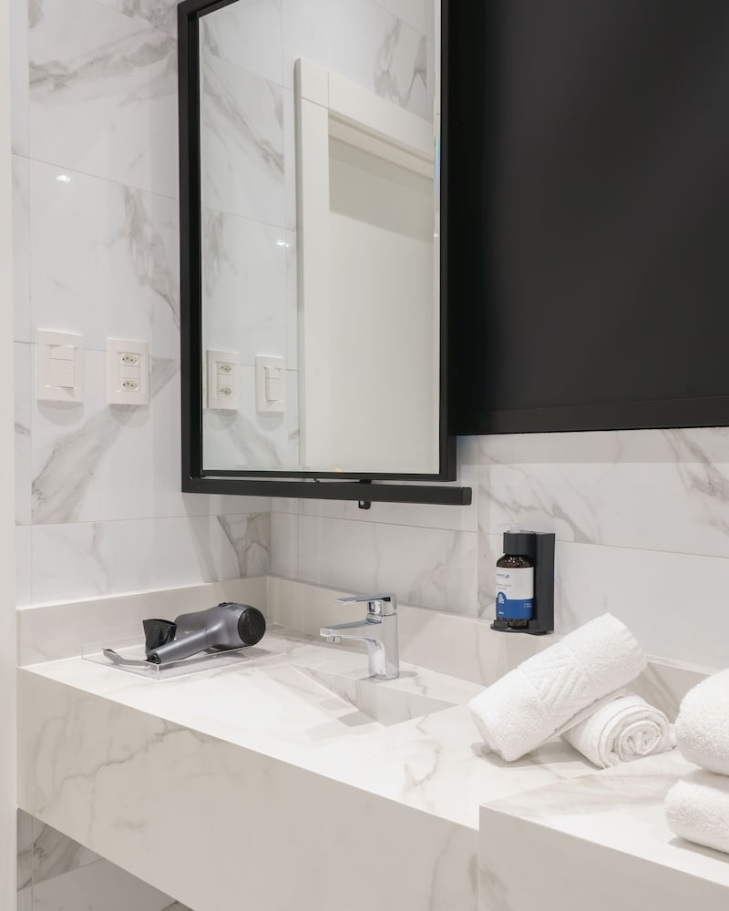 Premium Suite - Photo 6