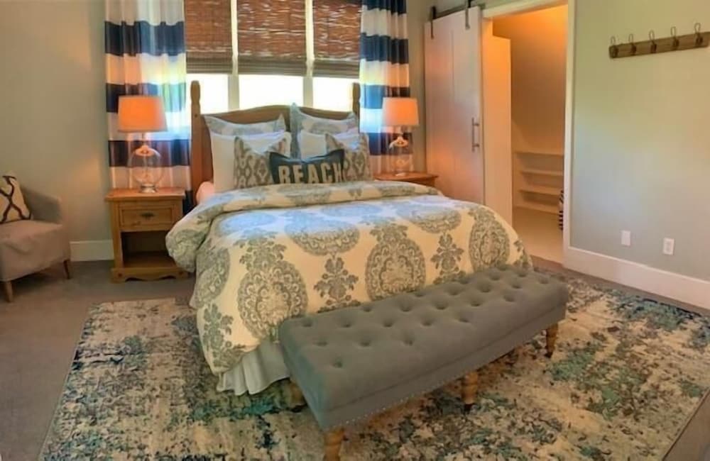 House, Multiple Beds (Otter Cove) photo 1