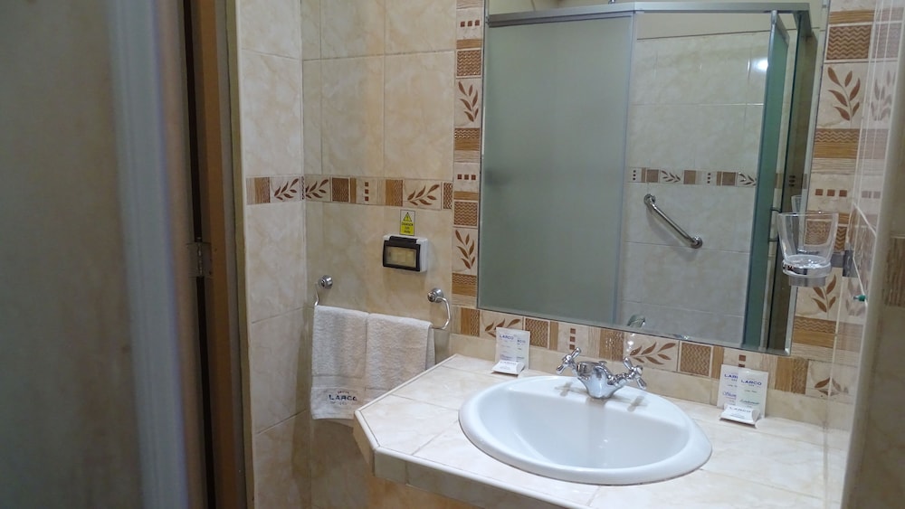 Suite Triple Room, 2 Bedrooms, 2 Bathrooms photo 3