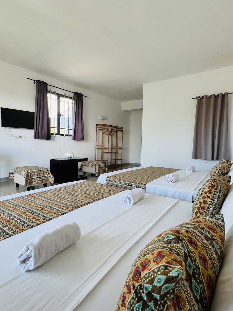 Family Room, Multiple Beds, Beach View photo 3
