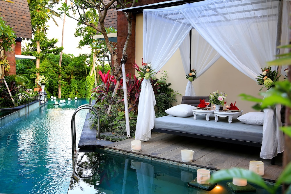 1 Bedroom Villa with Balcony Pool View - Photo 11