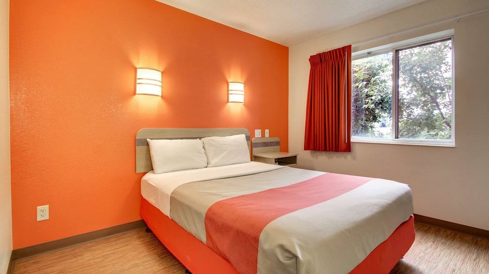 Standard Room, 1 Double Bed, Accessible, Non Smoking photo 1