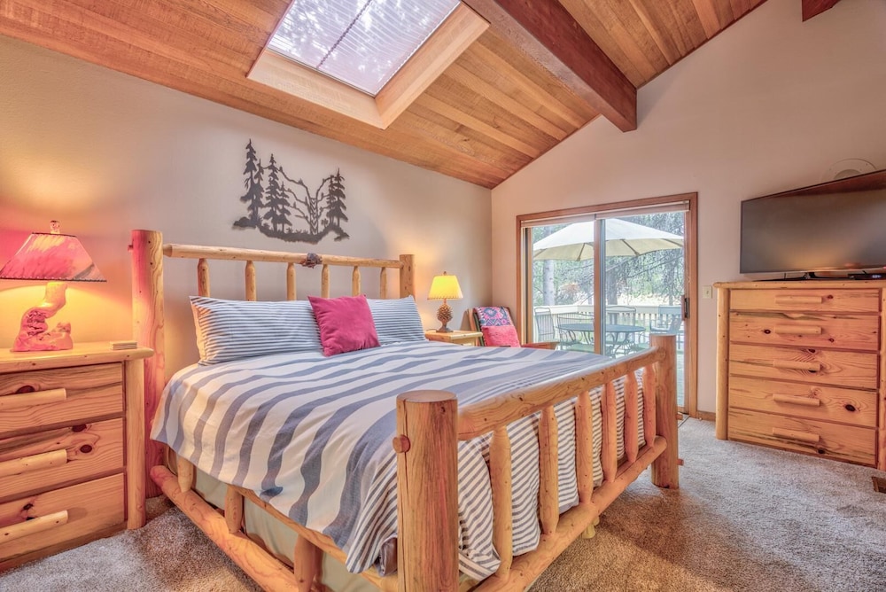 House, Multiple Beds (Tan Oak - Unit 37) photo 1