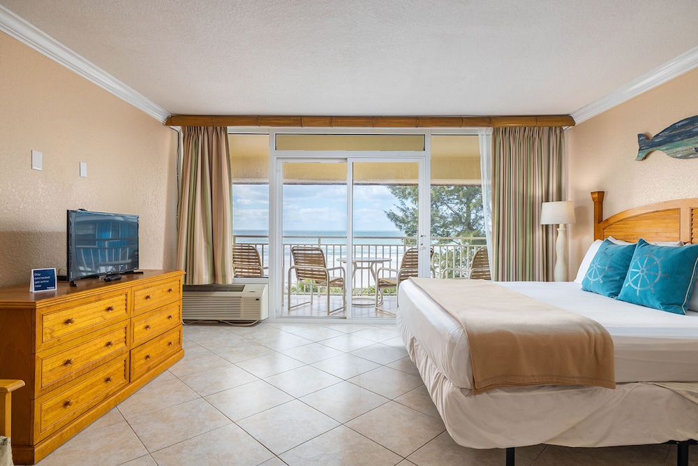 Club Bamboo Gulf Front Studio w/ Balcony photo 1