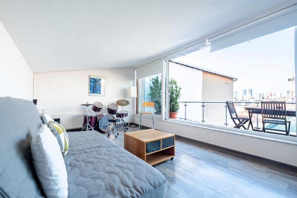 Apartment photo 2