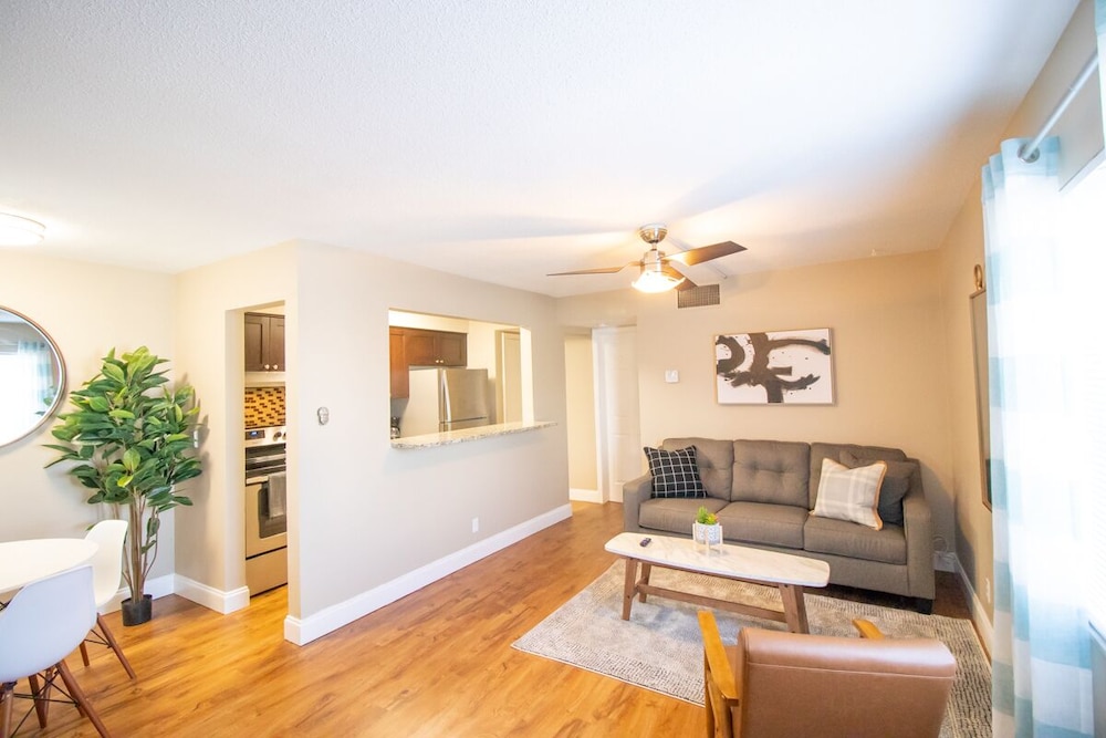 Superior 1-Bedroom Queen w/ Kitchen & Sofa Bed photo 1