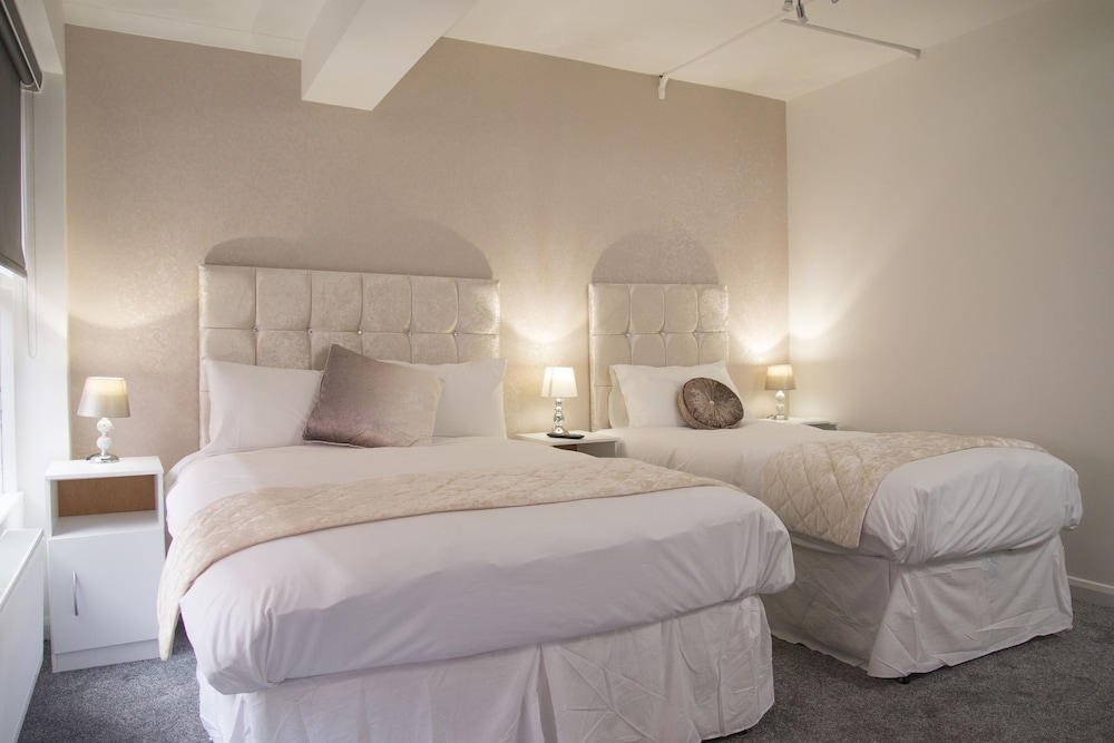 Deluxe Triple Room, Multiple Beds photo 3