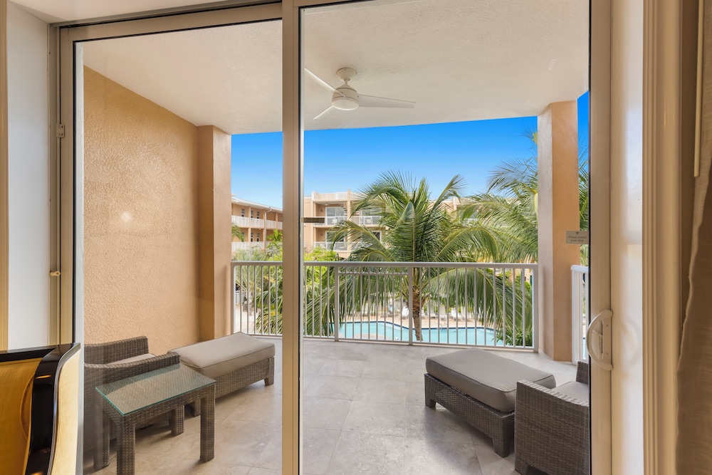 Pool View Three Bedroom Residence - Photo 11
