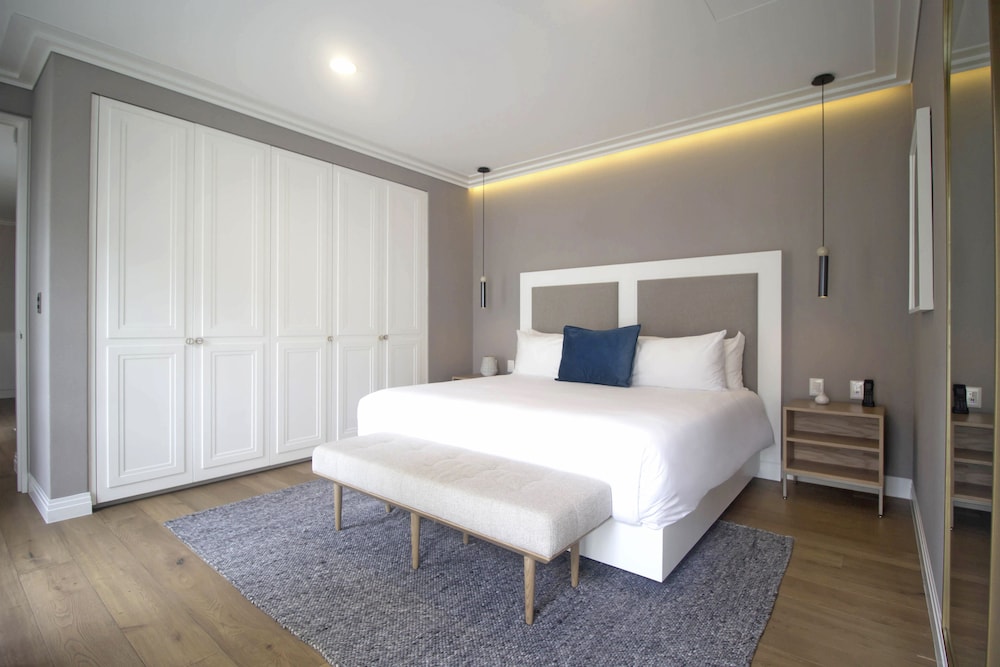 Design Apartment, 1 King Bed with Sofa bed - Photo 7