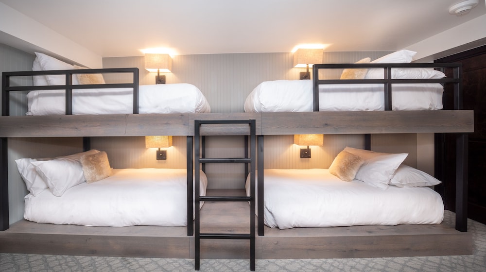 Switchback Family Suite with Double Twin Bunks