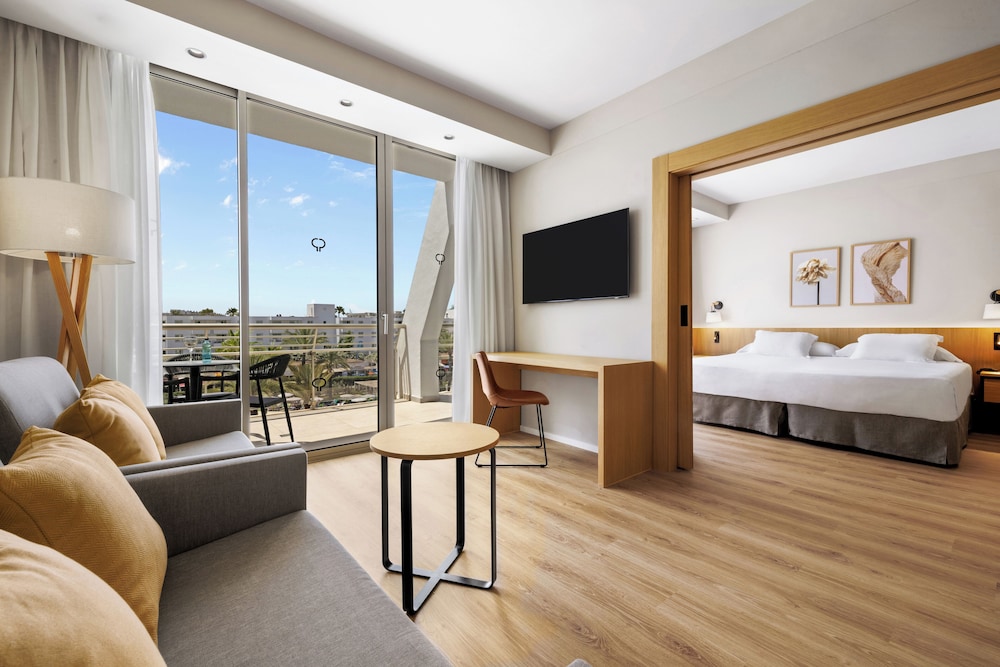 Suite, 1 Bedroom, Balcony photo 2