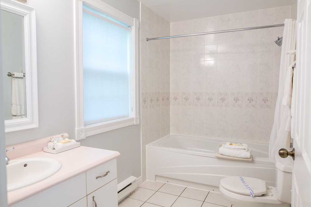Superior Room, 1 King Bed, Non Smoking (Superior King Room with Kitchenette) photo 2