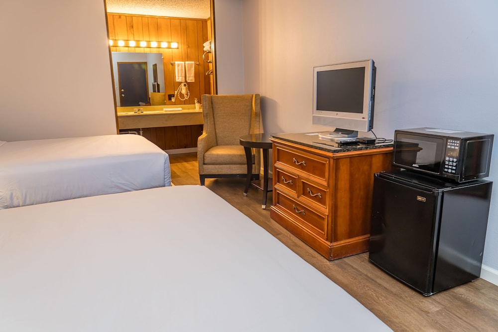 Standard Room, 2 Queen Beds, Non Smoking photo 2