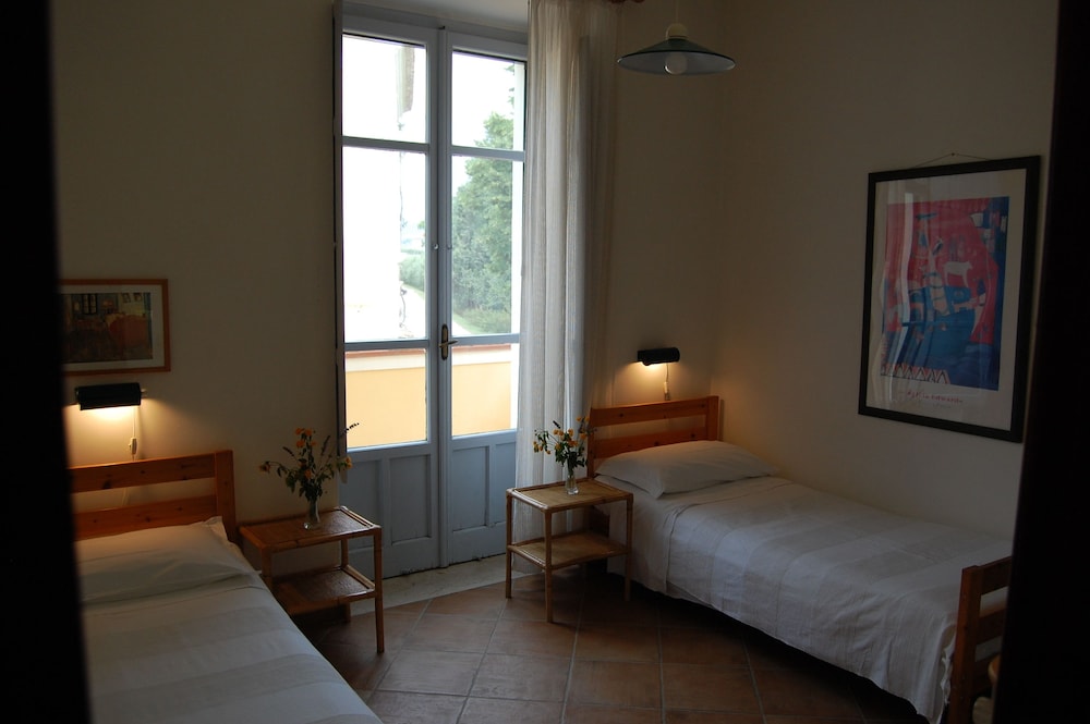 Basic Apartment, 2 Bedrooms, Kitchen, Courtyard Area photo 1
