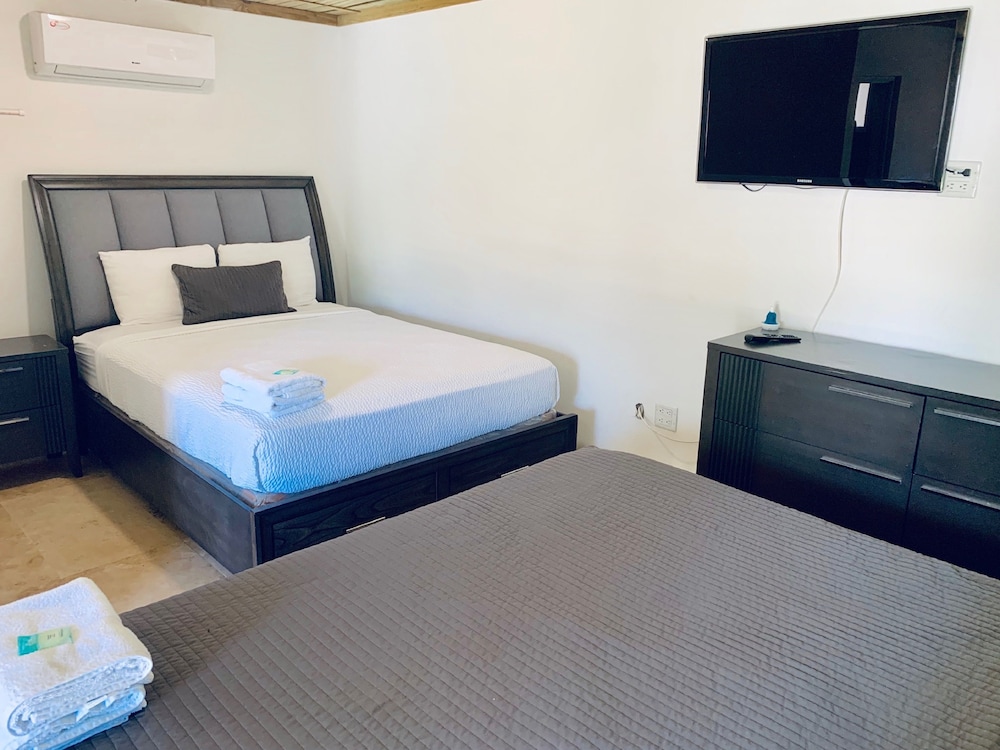 MwPi 104 Independent Pool Out Suite with 2 Queen Size Bed First Floor photo 3
