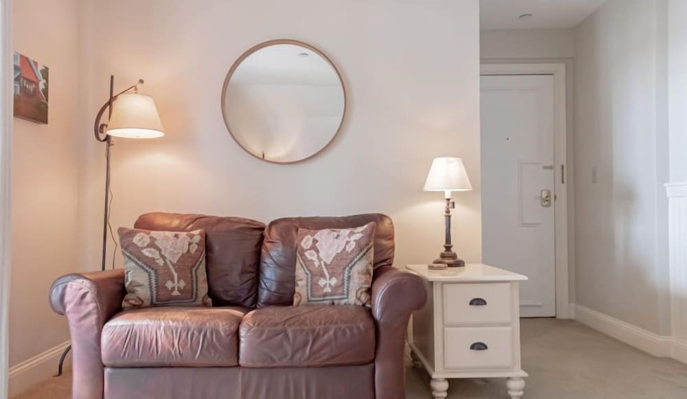 Standard Room, 1 Queen Bed, Balcony, River View, photo 6