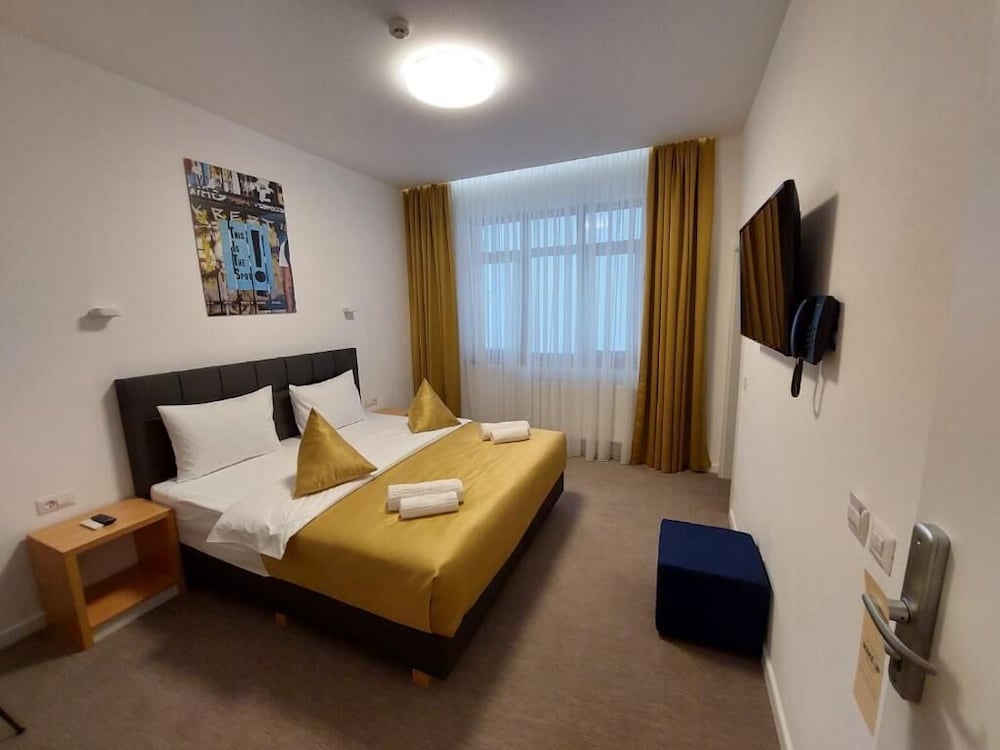 Standard Double Room, Bathtub