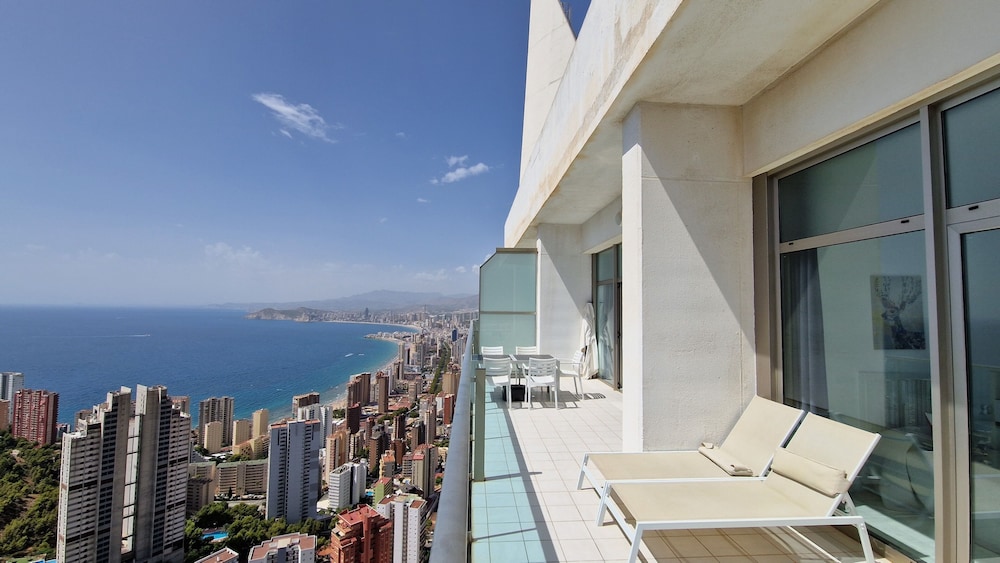 Exclusive Apartment, 3 Bedrooms, Sea View