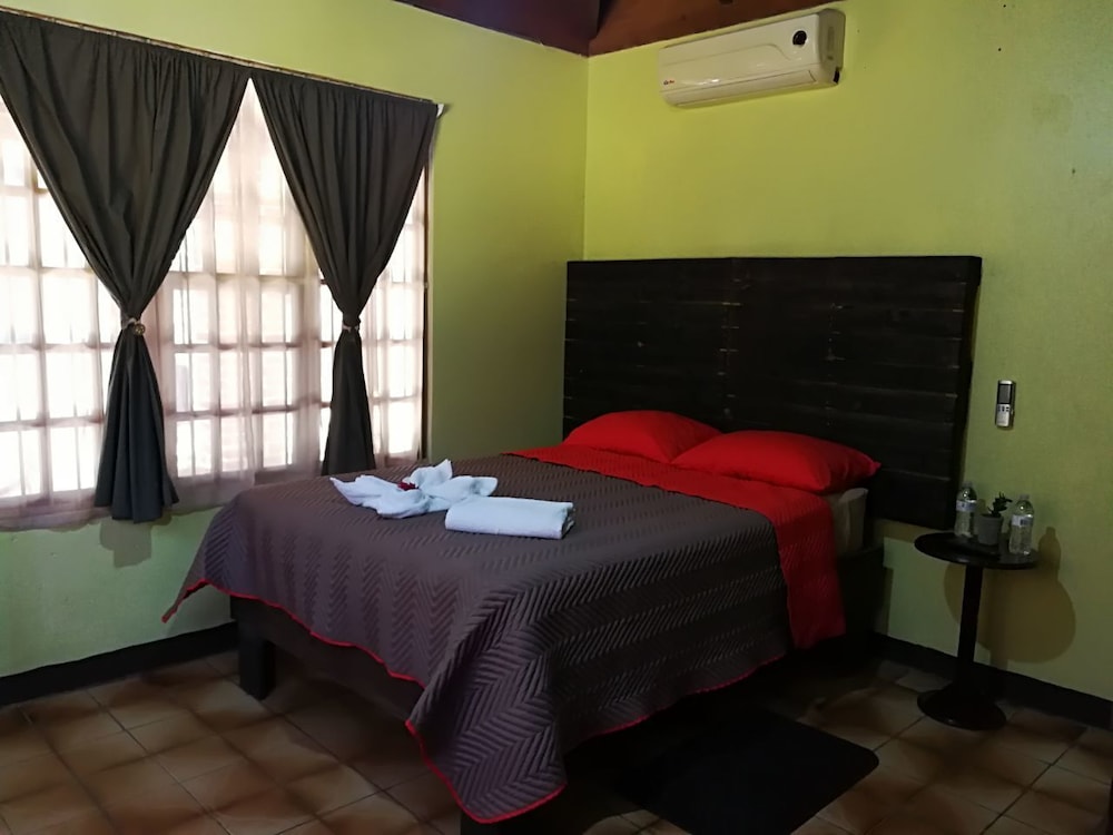 Deluxe Room, 1 Double Bed (AC) photo 1