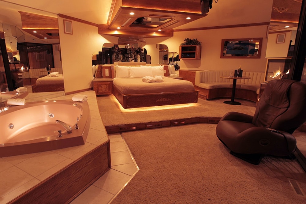 Chalet Swimming Pool photo 1