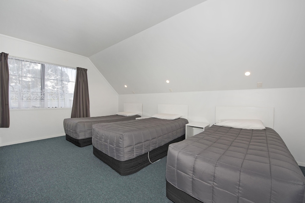 Standard Suite, 2 Bedrooms, Non Smoking, Kitchen (Unit) photo 2