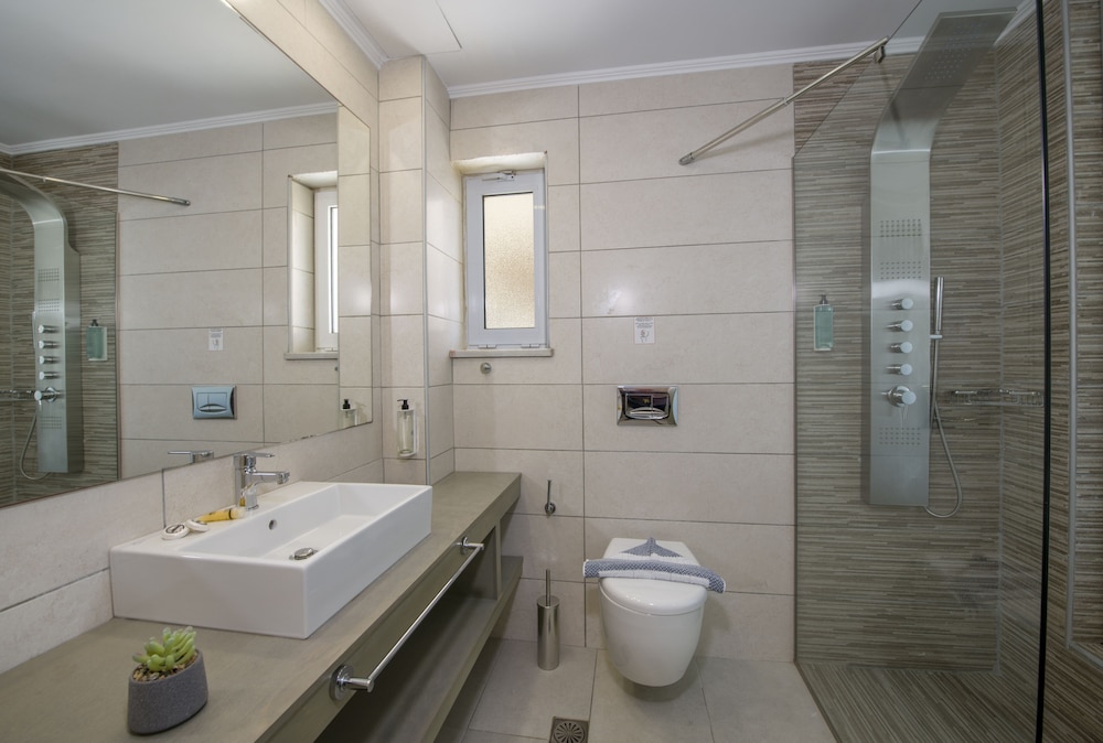 Superior Room, Sea View - Photo 7