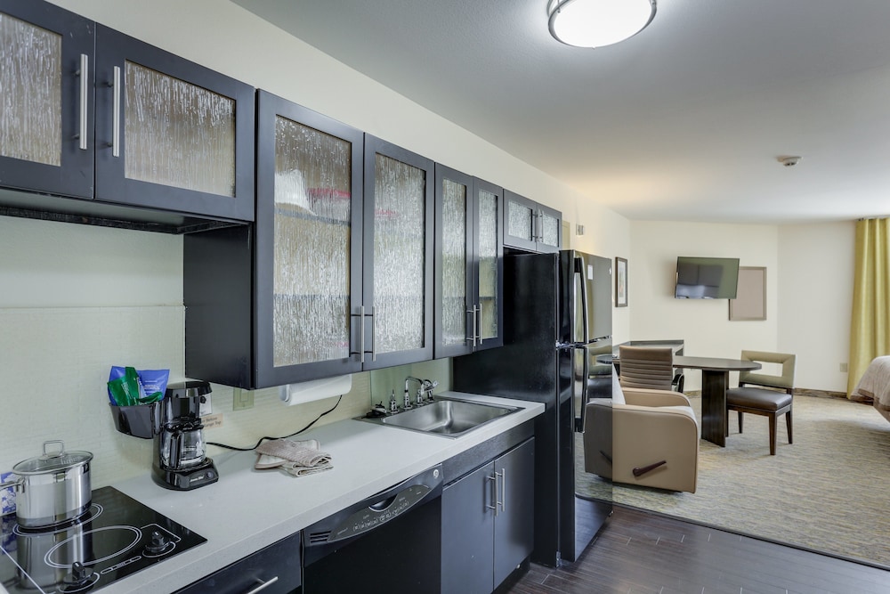 Studio Suite, 1 Queen Bed, Accessible (Communications, Mobility) photo 2