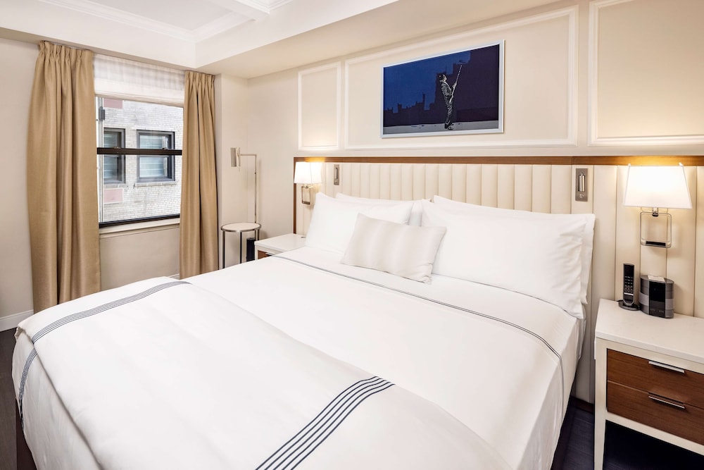 Studio, 1 King Bed, Accessible (Hearing)