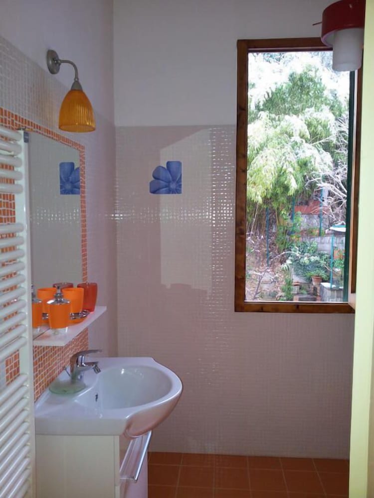 Double Room, 1 Queen Bed, Non Smoking photo 2