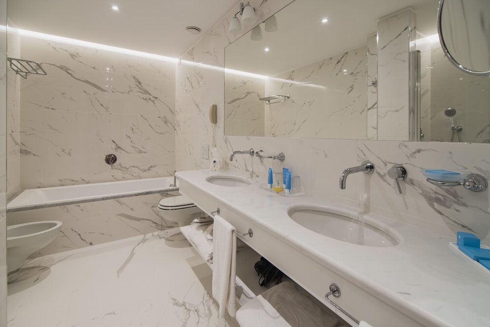 Junior Suite (Sea Side) - Photo 8