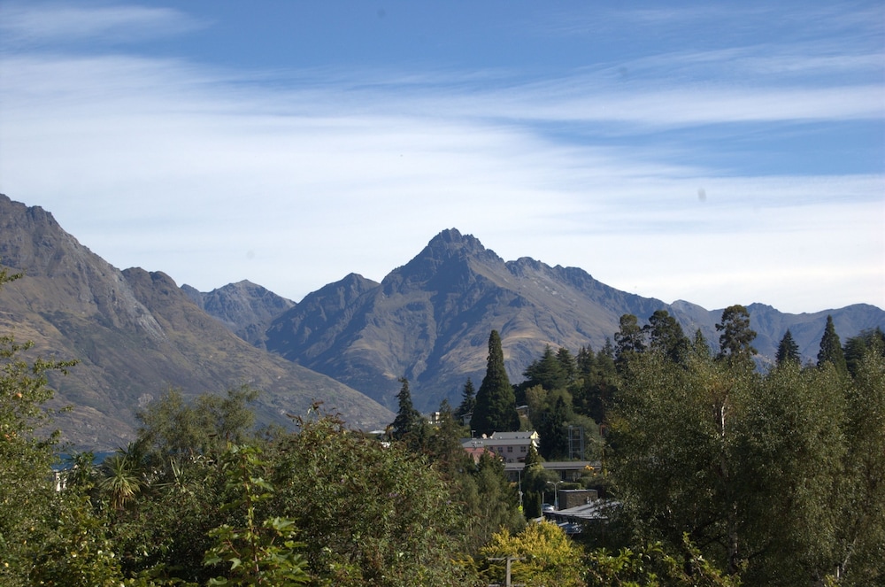 Premium Studio Apartment with Mountain Views photo 3