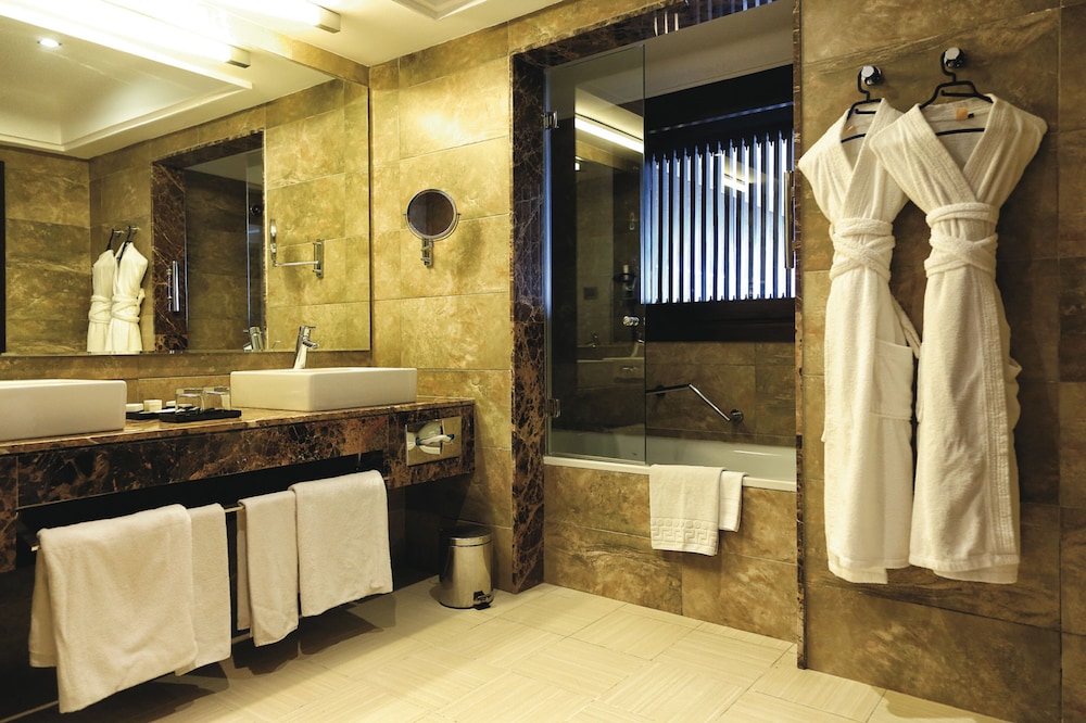 Suite, Balcony, Sea View - Photo 4