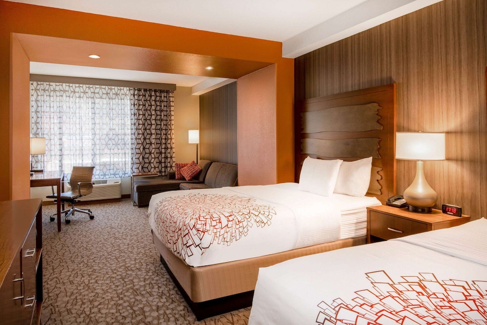 Deluxe Suite, 2 Queen Beds, Non Smoking