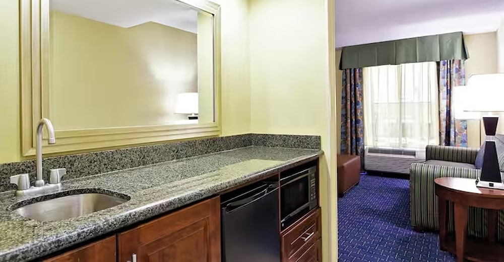 Suite, Accessible, Non Smoking (Hearing) - Photo 3