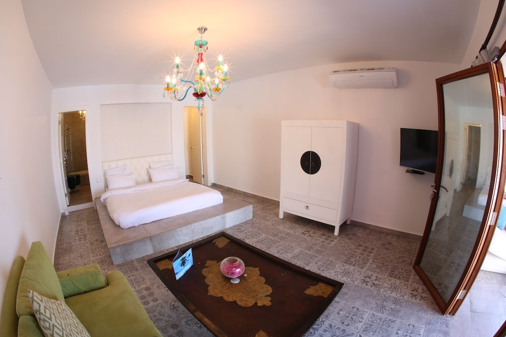 Deluxe Bungalow, Beachfront photo 3