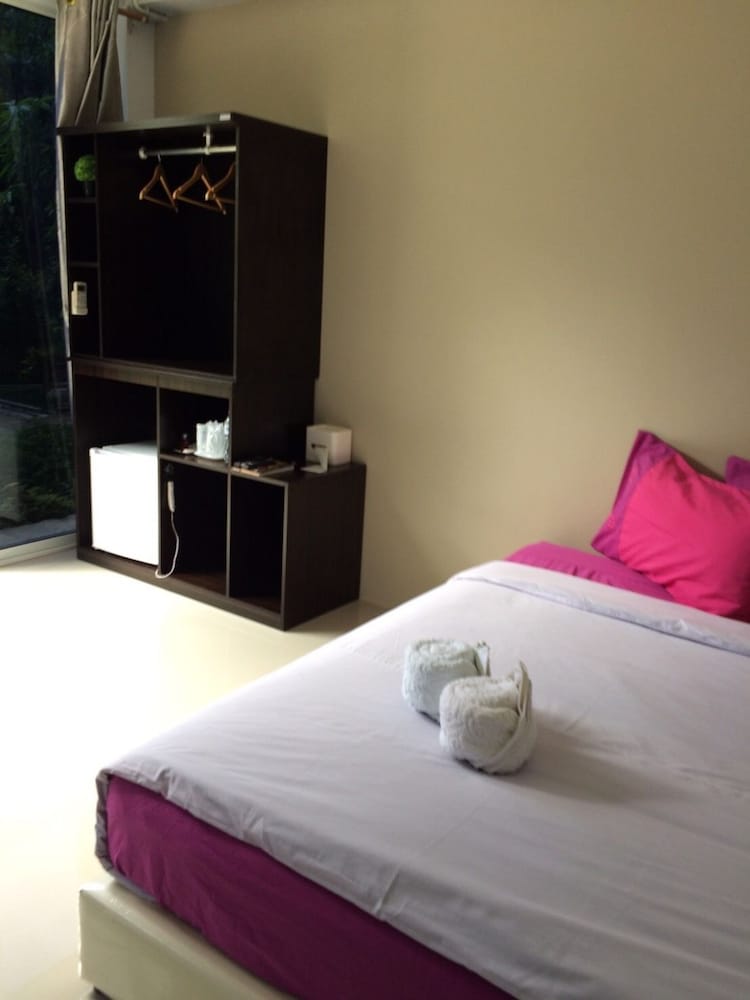 Large One Bedroom photo 3