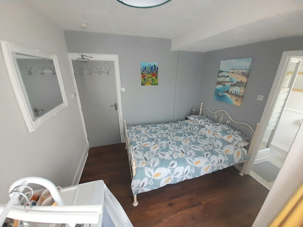 Classic Double Room, Ensuite photo 2