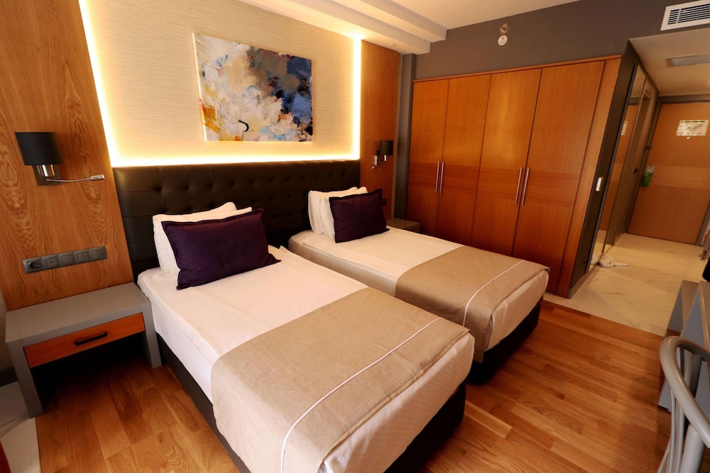 Deluxe Room, 1 Double Bed, Garden View - Photo 2