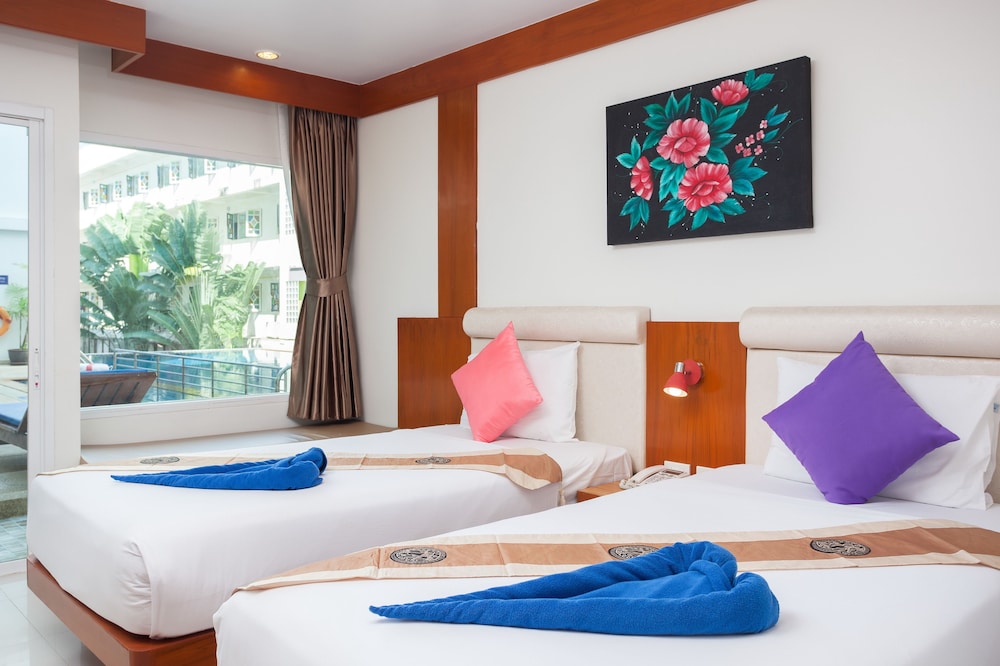 Deluxe Room, Pool Access