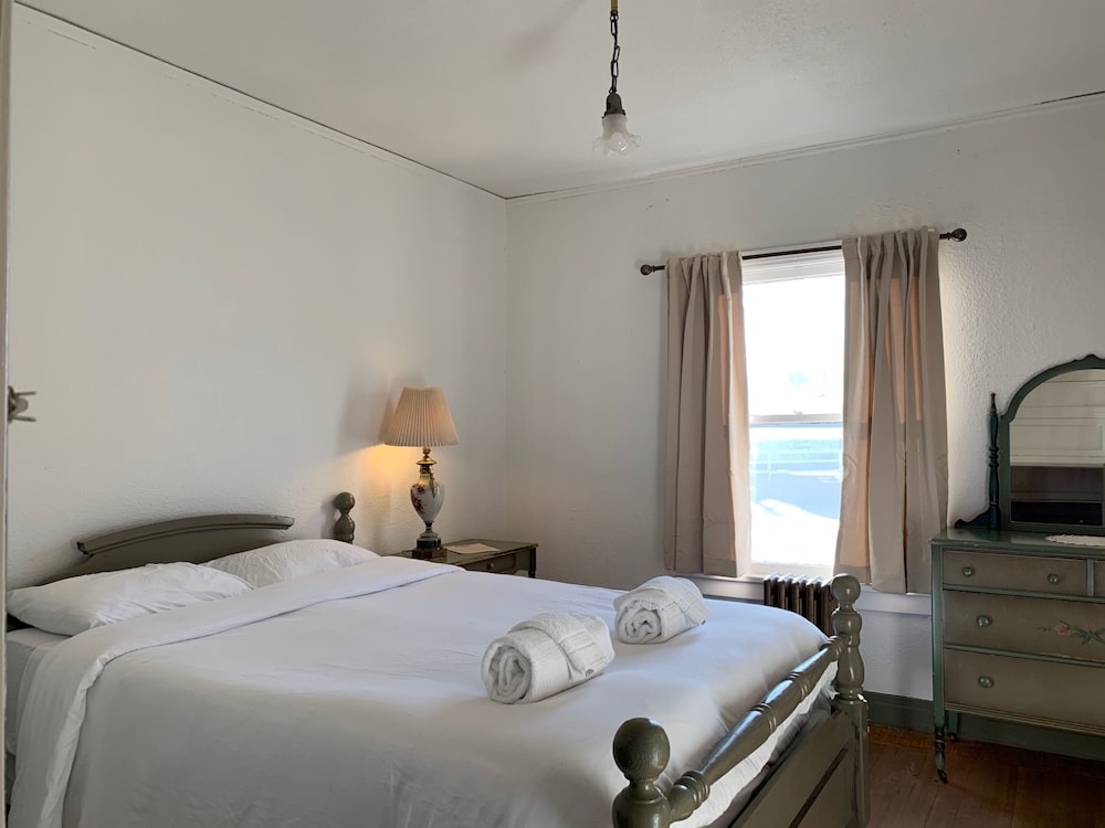 Standard Room, 1 Queen Bed photo 1