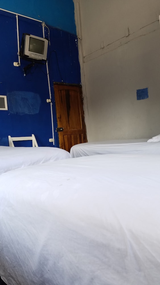 Basic Room, Multiple Beds, Private Bathroom photo 2