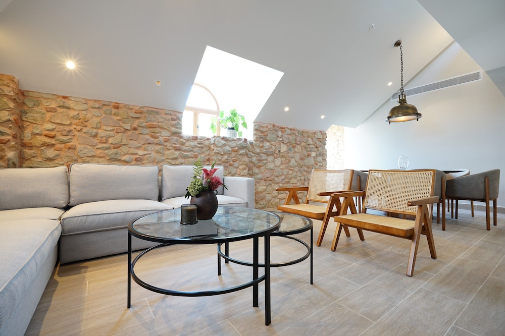 Signature Apartment photo 1