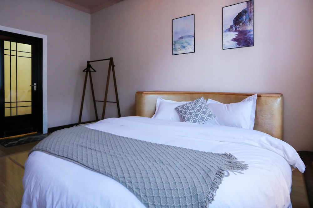Premium Double Room With Round Bed photo 2